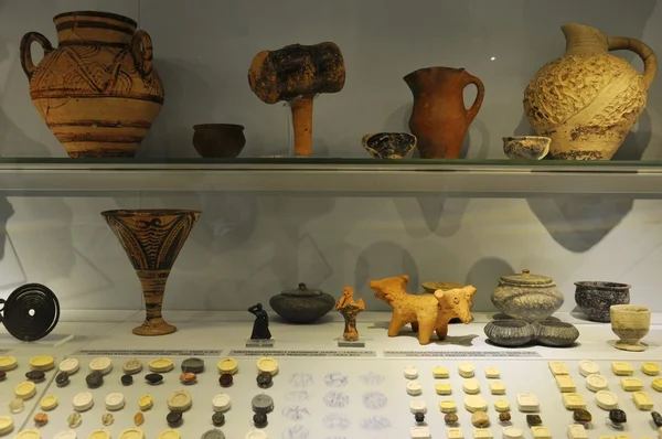 Objetos de cerámica del Museo Arqueológico de Herakleion — Foto de Stock