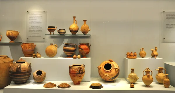 Objetos cerâmicos do Museu Arqueológico de Herakleion — Fotografia de Stock