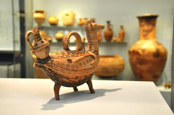 Objetos de cerámica del Museo Arqueológico de Herakleion — Foto de Stock