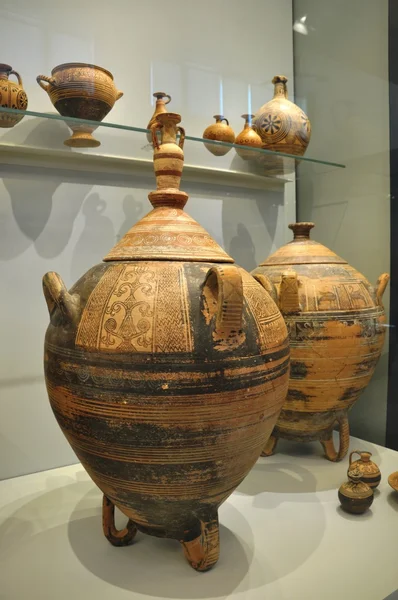 Seramik nesneleri HERAKLEION Arkeoloji Müzesi — Stok fotoğraf