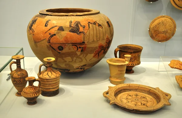 Keramische voorwerpen uit Tripolis archeologisch museum Stockfoto