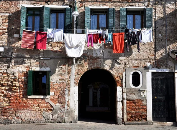 Vieilles fenêtres de la maison à Venise Italie Images De Stock Libres De Droits