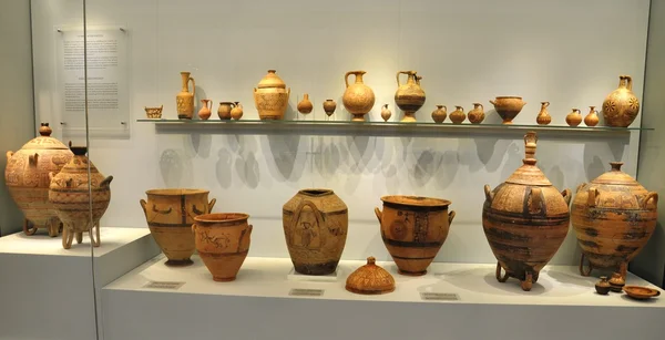 Ceramic objects from Herakleion Archaeological Museum — Stock Photo, Image