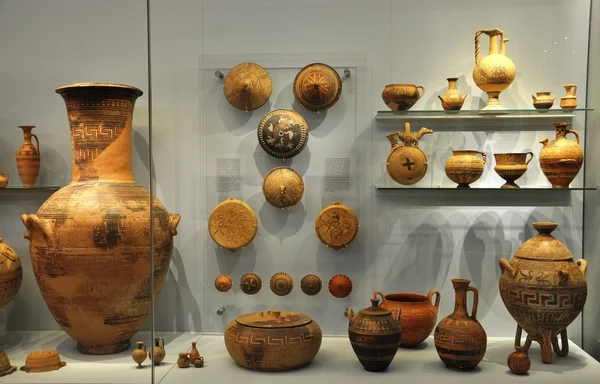 Objetos de cerámica del Museo Arqueológico de Herakleion — Foto de Stock