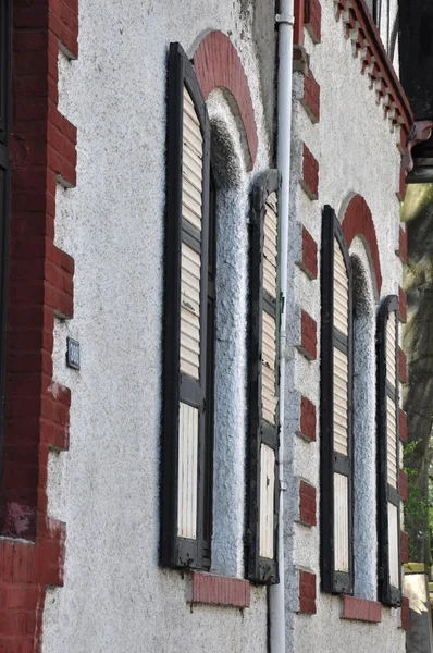 Modernes Gebäude - Eingang und Fenster — Stockfoto