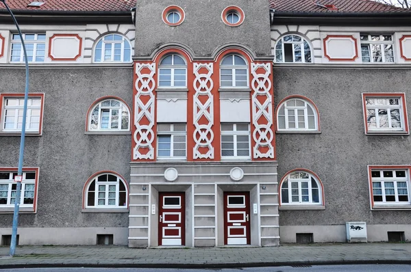 Bâtiment moderne - Entrée et fenêtres — Photo