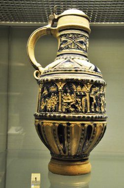 Eski dekoratif seramik tencere