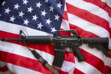 Silah ve Onur. Tüfek ve ABD bayrağı