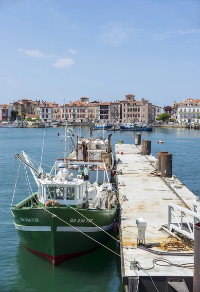 Fishing boats in Saint-Jean de Luz - Ciboure harbour. Aquitaine, — Stock Photo, Image