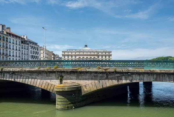 Pont Mayou bridge and Mairie de Bayonne in Aquitaine, France. — Stock Photo, Image