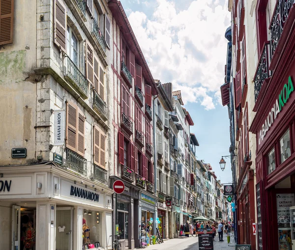 Rue de Espagne calle de Bayona. Aquitania, Francia . — Foto de Stock