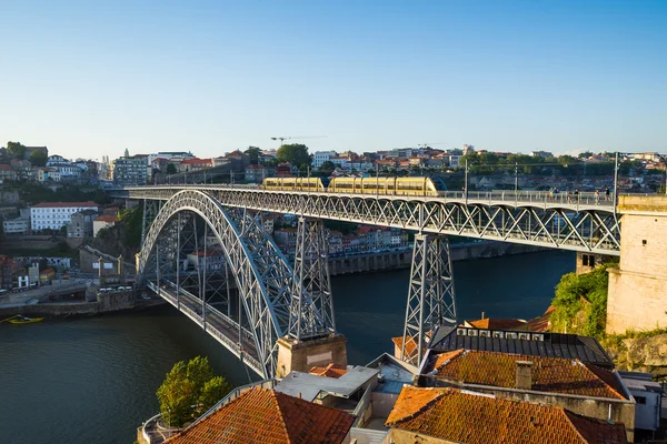 Dom Luiz I Porto Douro nehri üzerinde köprü. Portekiz. — Stok fotoğraf