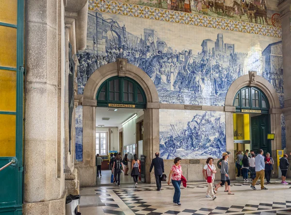 Stazione ferroviaria di Sao Bento a Oporto, Portogallo . — Foto Stock