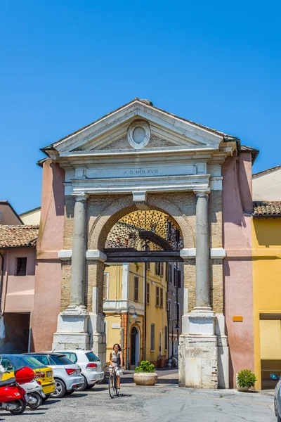 ラヴェンナ、エミリア = ロマーニャ州のポルタ ・ シシィの門。イタリア. — ストック写真