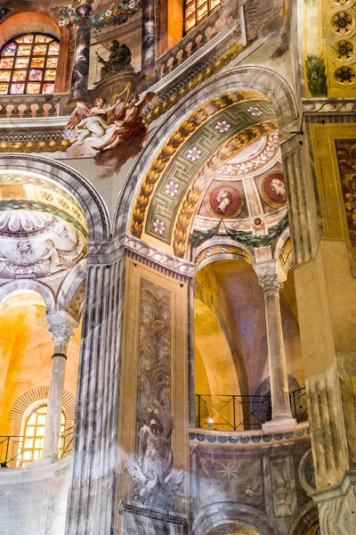 Базилика Сан Витале в Равенне, Эмилия-Романья. Италия . — стоковое фото