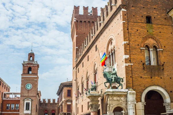 Palacio Ducal de Estense en Ferrara. Emilia-Romaña. Italia . — Foto de Stock