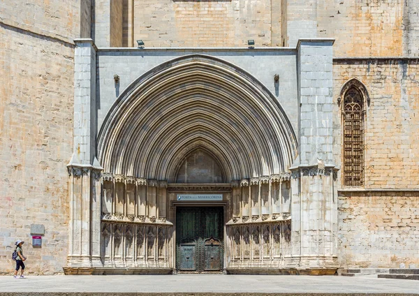 赫罗纳的圣玛丽亚大教堂。西班牙加泰罗尼亚. — 图库照片