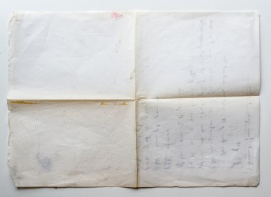 beyaz zemin üzerinde eski bir grunge kağıt.