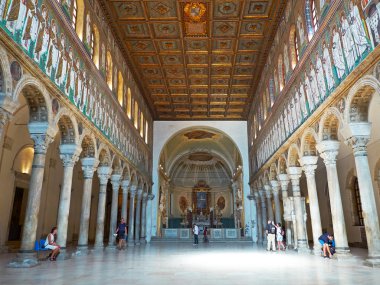 Sant Apollinare Nuovo Ravenna, Emilia-Romagna Bazilikası. İtalya.