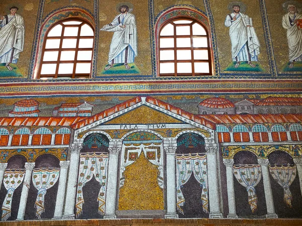 Basiliek van Sant Apollinare Nuovo in Ravenna, Emilia-Romagna. Italië. — Stockfoto