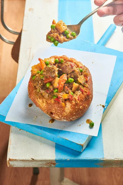 Goulash Served Bread Bowl Traditional Beef Stew Hungarian Cuisine — Stock Photo, Image