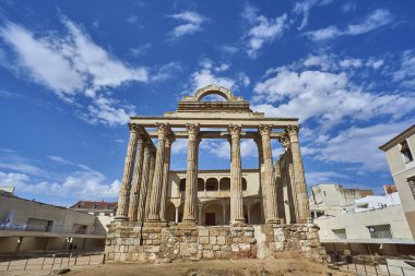 Diana 'nın Roma tapınağının arkeolojik kalıntıları. Merida şehir merkezi, Badajoz ili, Extremadura, İspanya.
