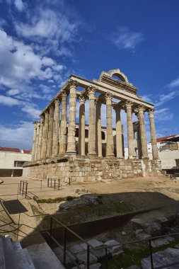 Diana 'nın Roma tapınağının arkeolojik kalıntıları. Merida şehir merkezi, Badajoz ili, Extremadura, İspanya.
