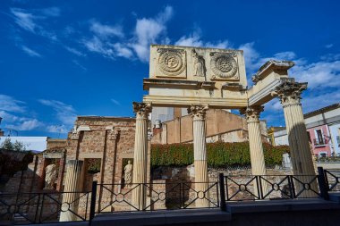 Merida Roma Forumu 'nun arkeolojik kalıntıları, Badajoz ili, Extremadura, İspanya.