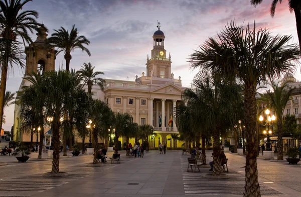 Plaza San Juan de Dios al anochecer. Cádiz, Andalucía, España . — Foto de Stock