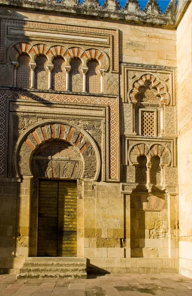 Puerta del Espiritu Santo en Catedral Mezquita de Cordo — Foto de Stock