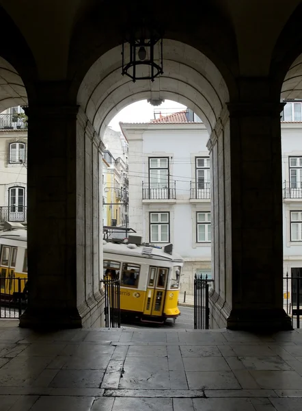 Bairro Alto bölgesinde, Lizbon Lizbon tramvay. — Stok fotoğraf