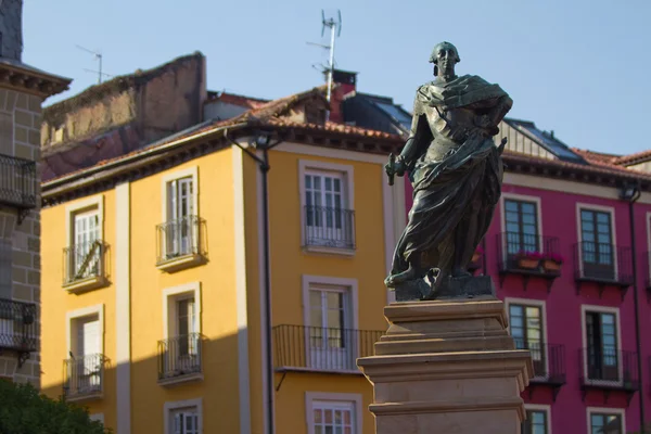 Denkmal für carlos iii in plaza mayor (platz des bürgermeisters) von burgos, spanien — Stockfoto