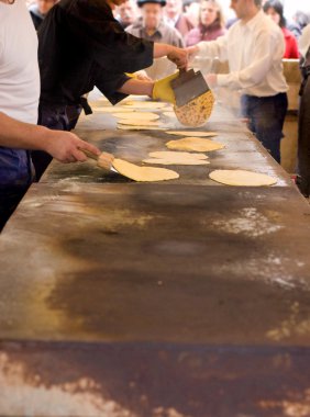 Mens yapma talos, txistorra sarar daha Tortilla.