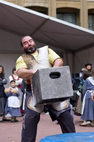 Bask kırsal spor. Harrijasotzaile, taş kaldırma.