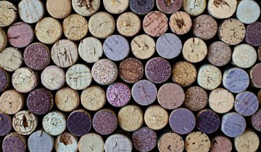 Farklı kullanılan şarap mantarlar.