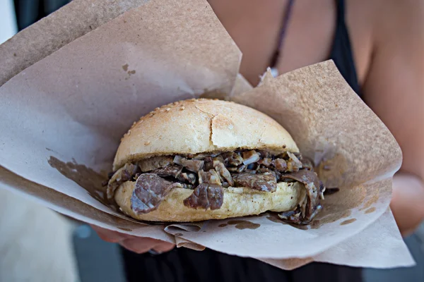 Pani ca' meusa, Palermo, Sicilya tipik lokanta yemek.