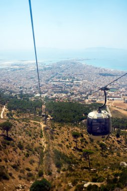 Erice teleferik şehirden Trapani manzara. Sicilya, İtalya.