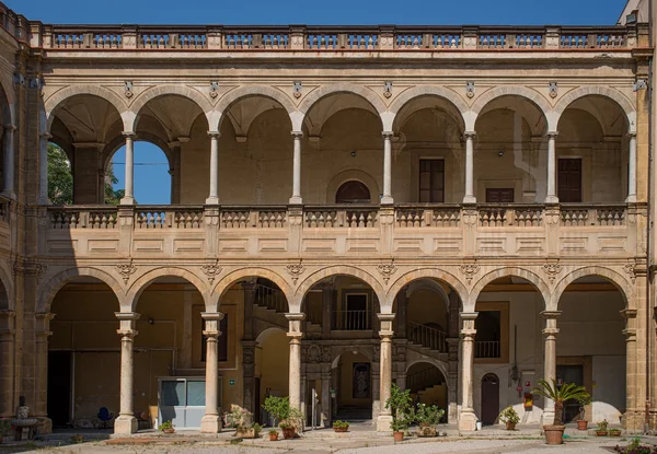 パレルモの国立図書館。イタリア シチリア島. — ストック写真