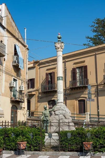 Piazza Armando Diaz. Cefalu, Sicília . — Fotografia de Stock