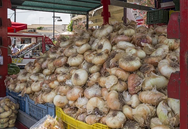 Cebollas de Giarratana en un mercado . — Foto de Stock