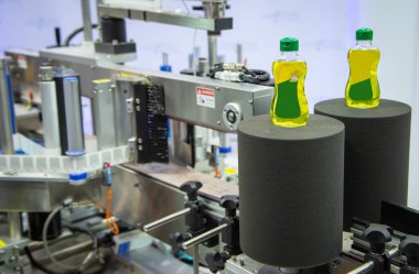 Endüstriyel makinelerdeki şişe etiketleme makinesine örnek ürünler