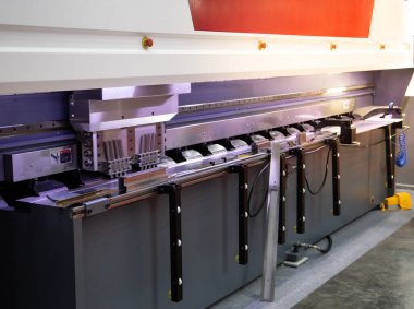 CNC Hidrolik Bas Fren Bükme Metal Levha Makinesi, Endüstriyel Metal İşleme Makinesi