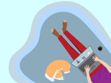 Evde çalışmak, karantina, ev kavramında kalmak. Çevrimiçi çalışan serbest çalışanların üst görüntüsü, evde dizüstü bilgisayarla konferans. Vektör illüstrasyon tasarımı