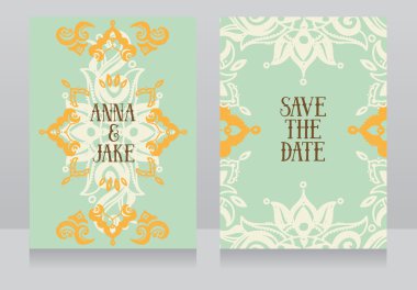 Elle çizilmiş süsleme ile iki güzel düğün davetiyeleri