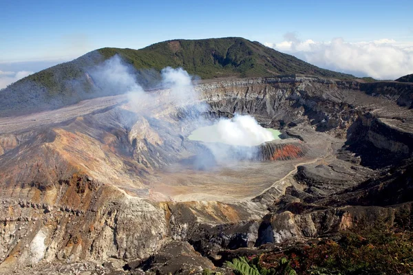 O vulcão poas no parque nacional poas na costa rica américa central — Fotografia de Stock