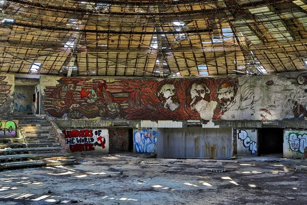 Engels, Marx'ın ve Lenin Buzludzha