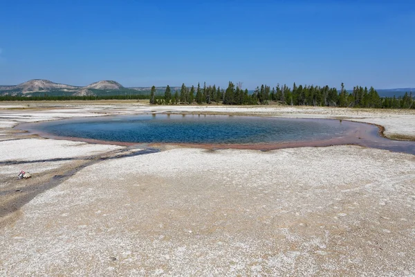 Schöner Pool im Yellowstone Nationalpark USA — Stockfoto