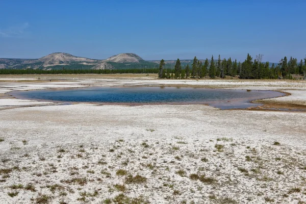 Schöner Pool im Yellowstone Nationalpark — Stockfoto