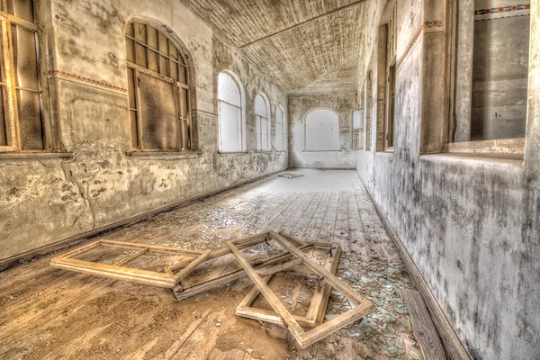 Opuštěný dům na kolmanskop — Stock fotografie