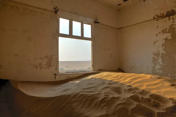 Dune in a house at kolmanskop — Stock Photo, Image